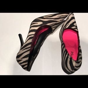 Zebra Pumps